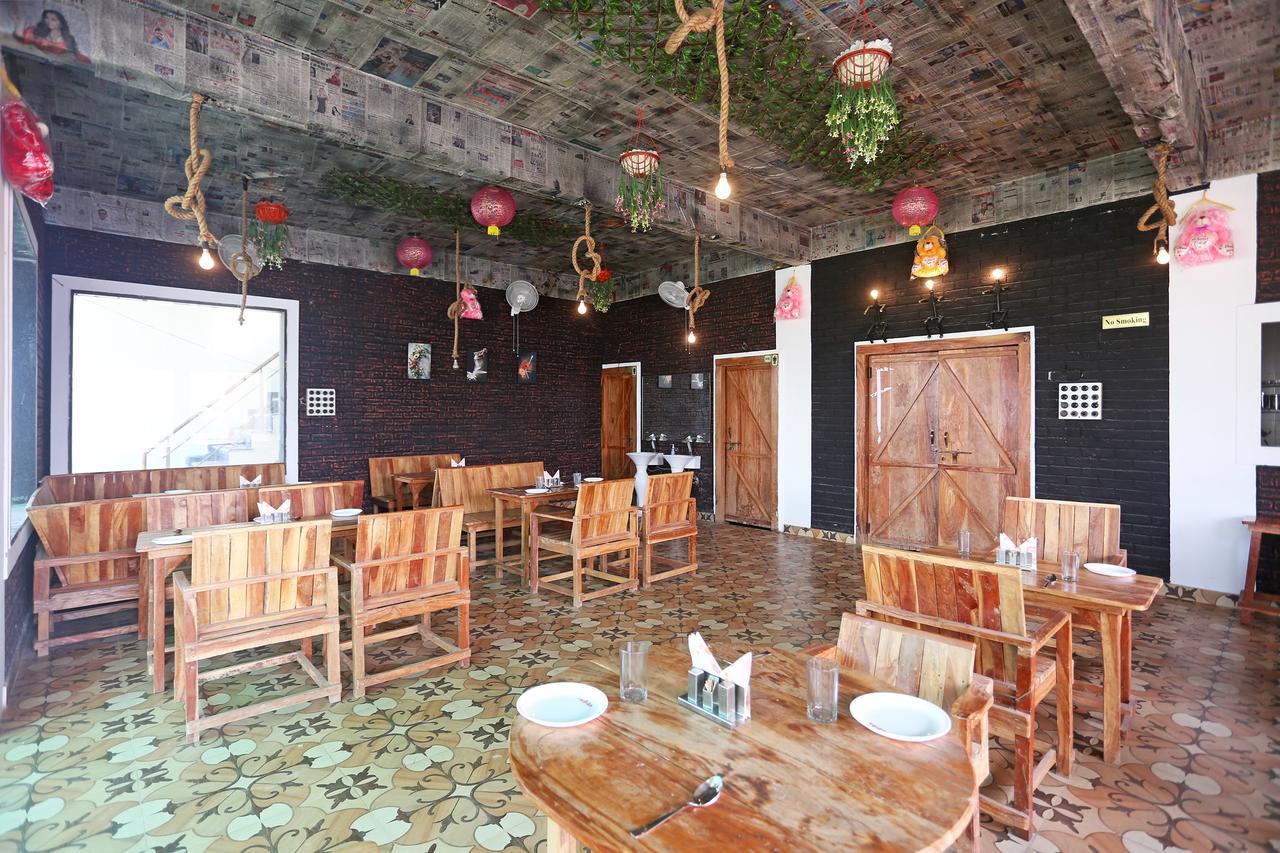 Oyo 10104 Radhika Resort Kota  Buitenkant foto