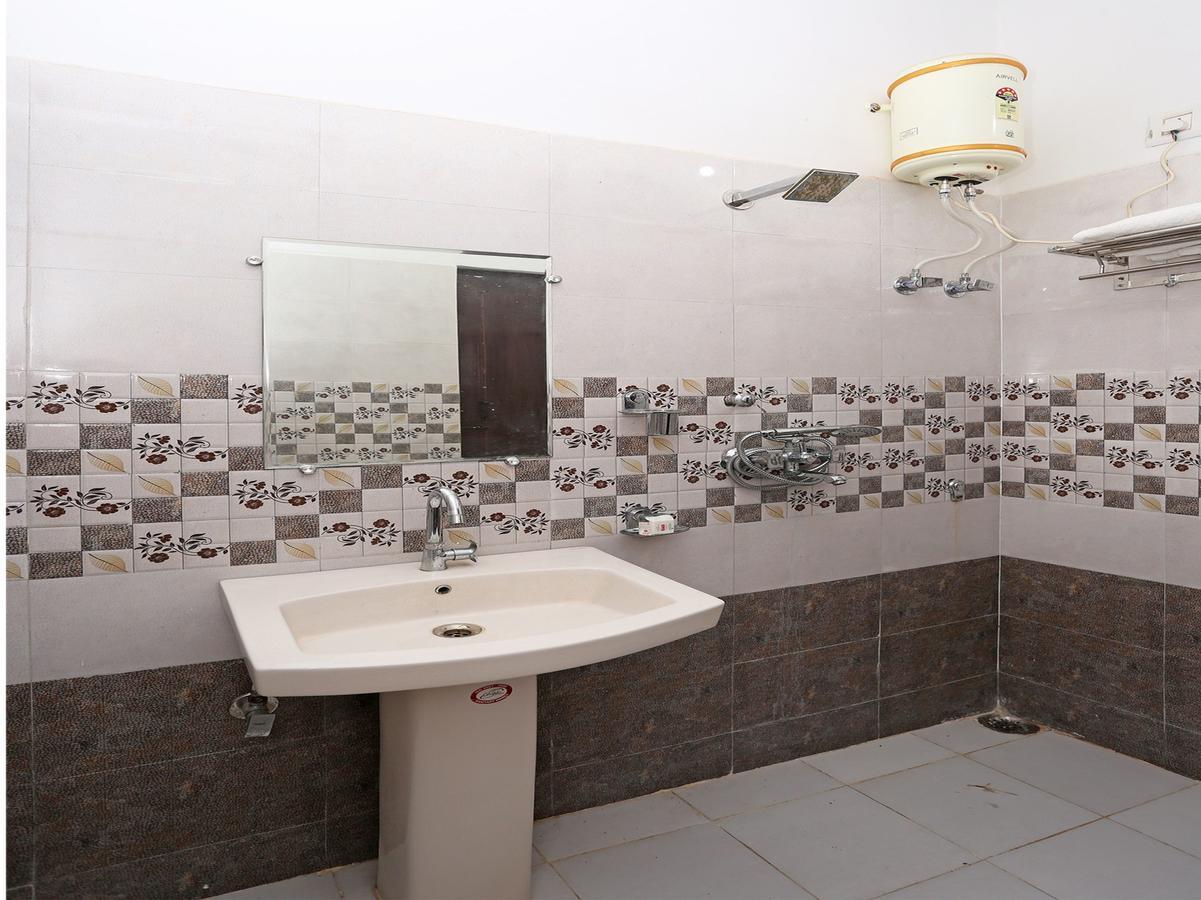 Oyo 10104 Radhika Resort Kota  Buitenkant foto