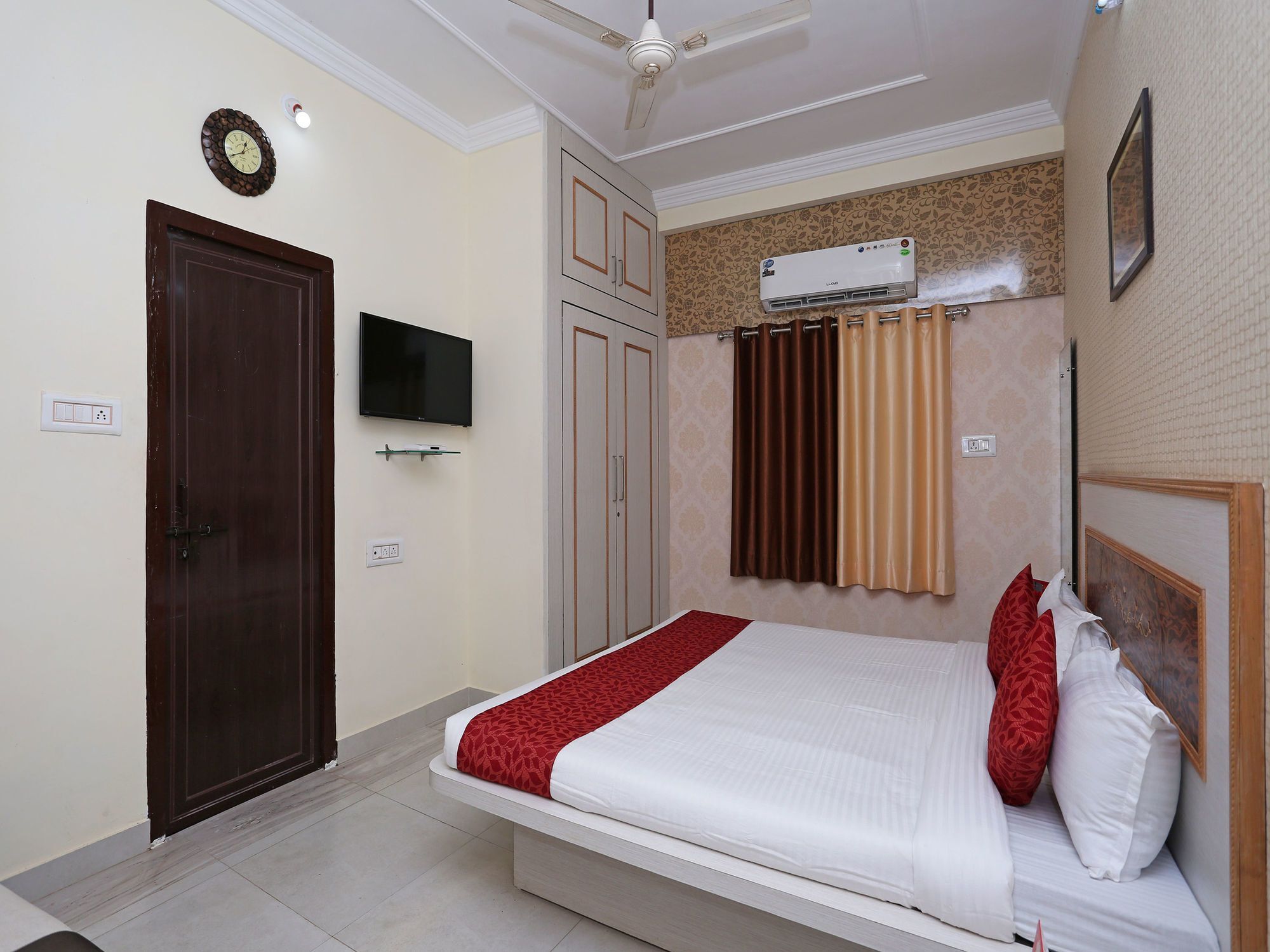 Oyo 10104 Radhika Resort Kota  Buitenkant foto