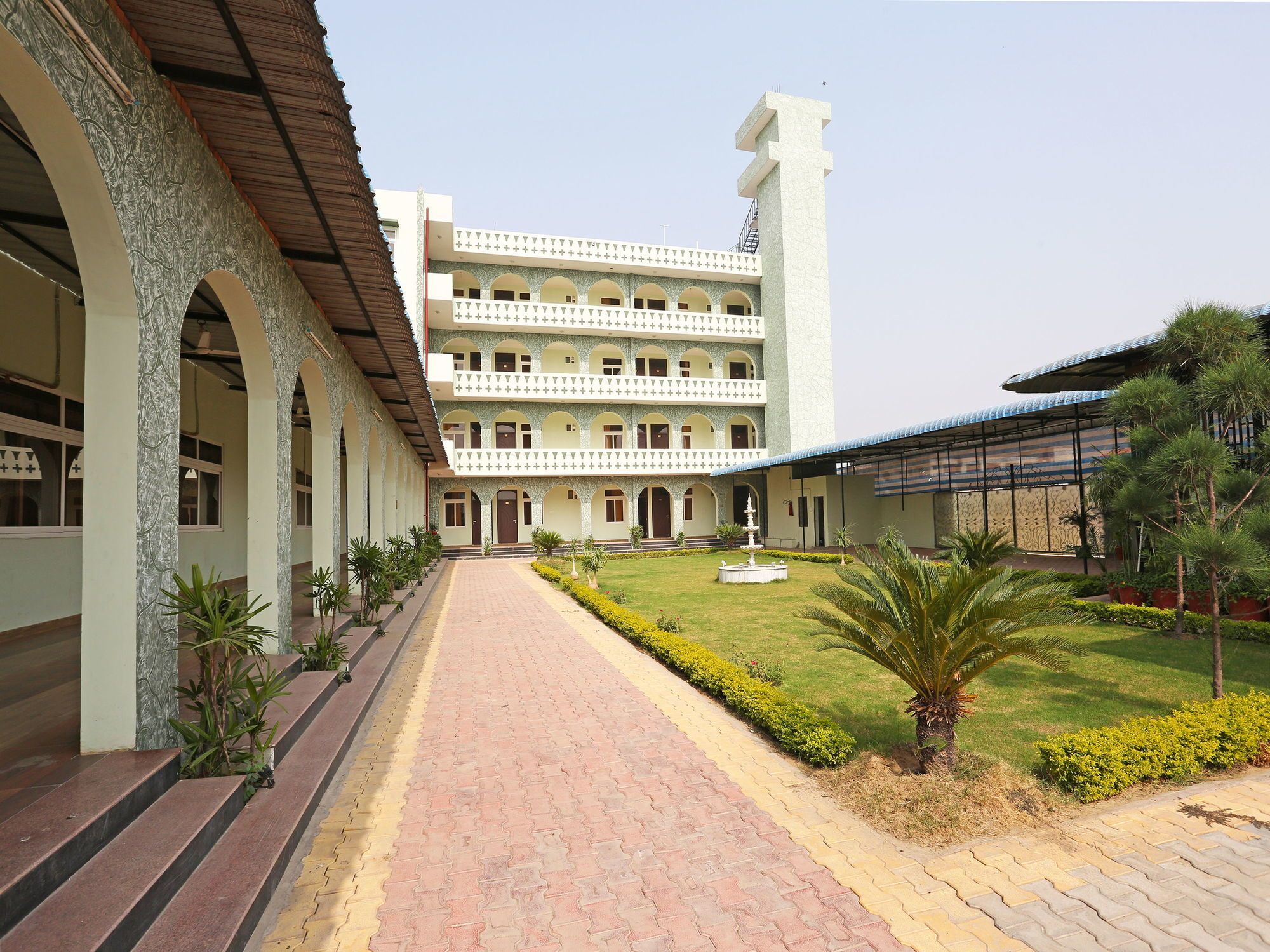 Oyo 10104 Radhika Resort Kota  Buitenkant foto
