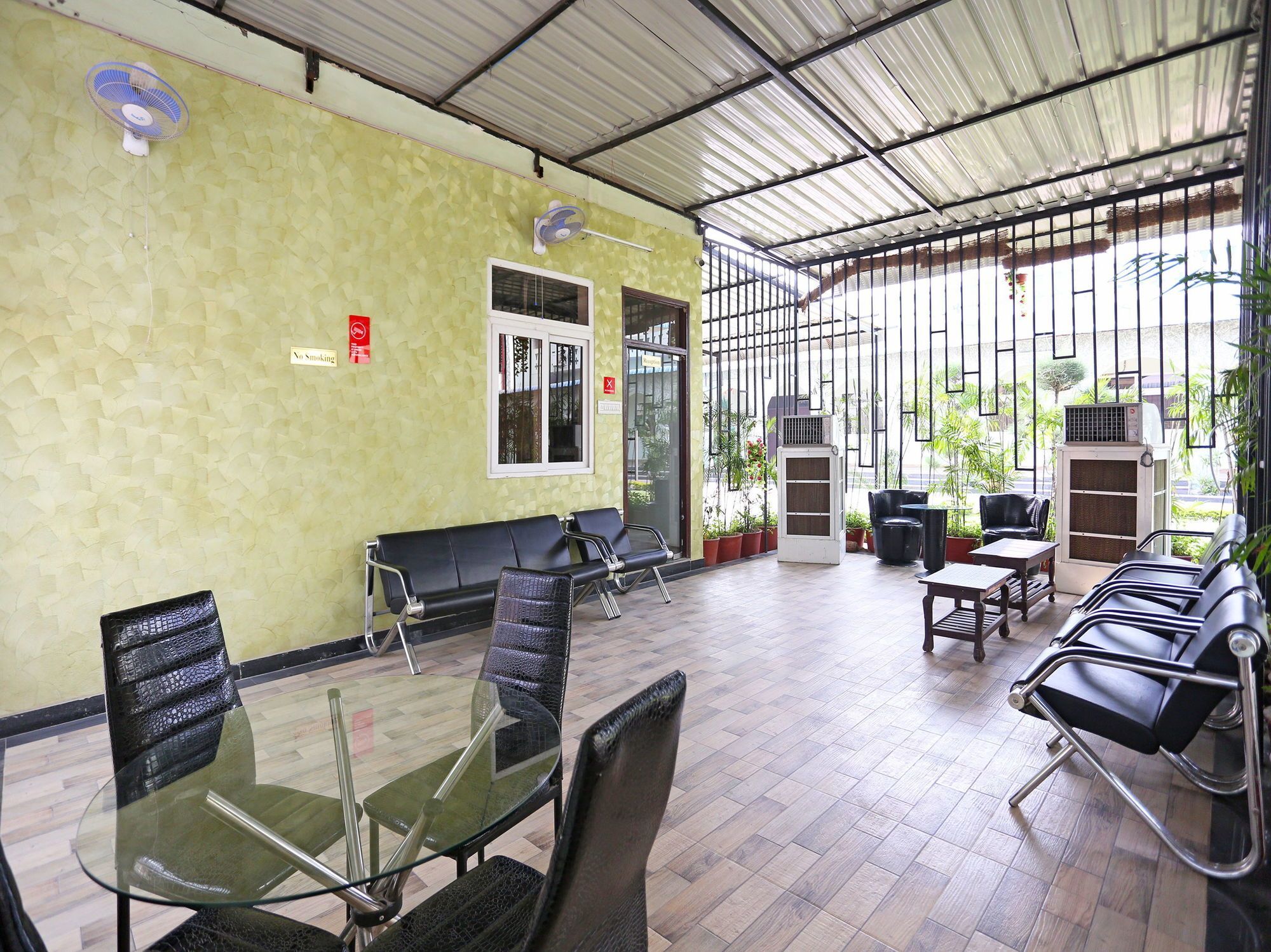Oyo 10104 Radhika Resort Kota  Buitenkant foto